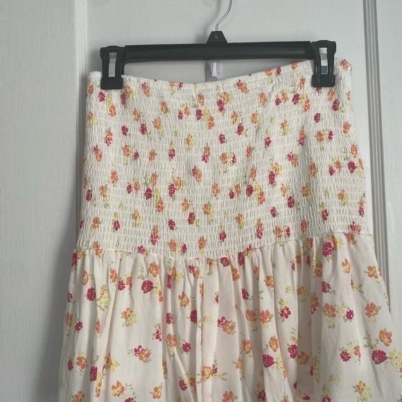 NWT Juniors' SO® Smocked Lace Trim
Mini Skirt, Size: Large - Picture 2 of 4